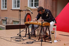 Stefan Eder kun ĉinaj muzikiloj II