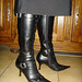 Marie !!!  Bottes à talons hauts et jupe / Leather high-heeled boots - L'originale.