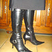 M@rie en Bottes à talons hauts et jupe sexy / High-heeled leather boots and sexy skirt - Cadeau d'une amie ipernity. Un peu modifiée