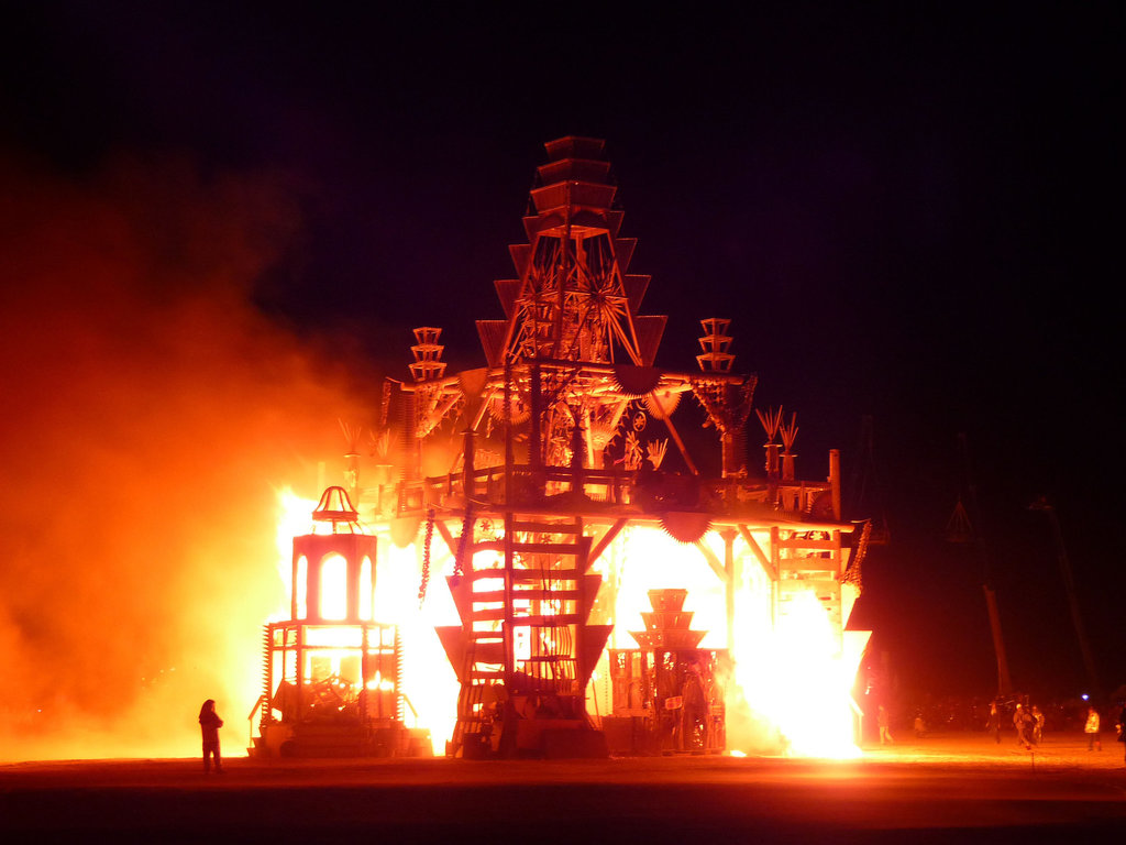 The Temple Starts To Blaze (1343)