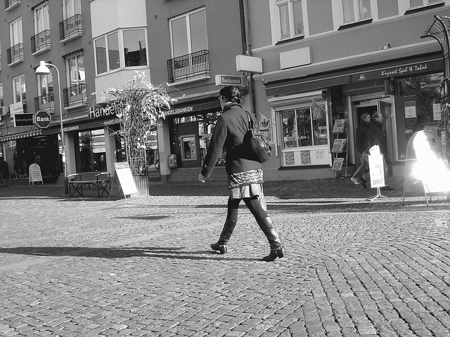 Bankomat Lady in mini denim skirt and Dominatrix SS boots style -  Ängelholm /  Sweden - Suède.  23 Octobre 2008 - B & W