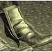 Jolie jeune Dame noire en bottes courtes à talons hauts - Black Lady in short high heeled boots-  Brussels airport- October 19th 2008 - With permission- À l'ancienne  /  Vintage style.