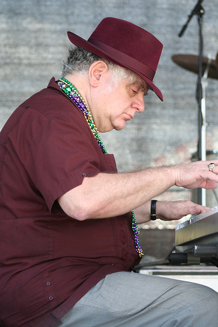 14.PianoBob88.LouAbbott.MardiGras.Hollywood.FL.21feb09