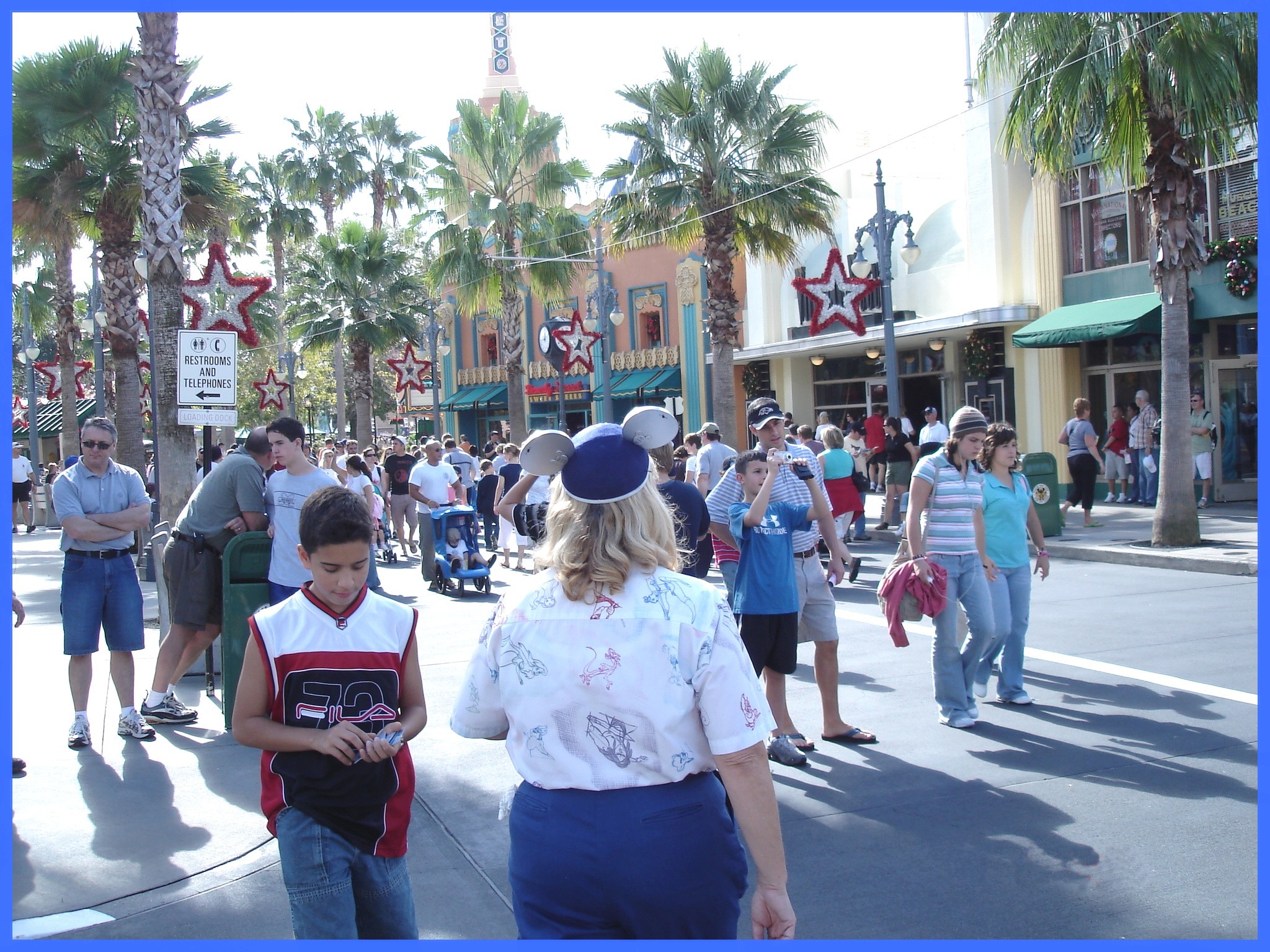 Fesses dodues et chapeau Mickey mouse - Chubby bum and Mickey mouse's ear hat- Disneyworld- Orlando, Florida - USA -  30 décembre 2006