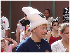 Chapeaumain /Handhat - Disney Horror pictures show-  December 30th  2006