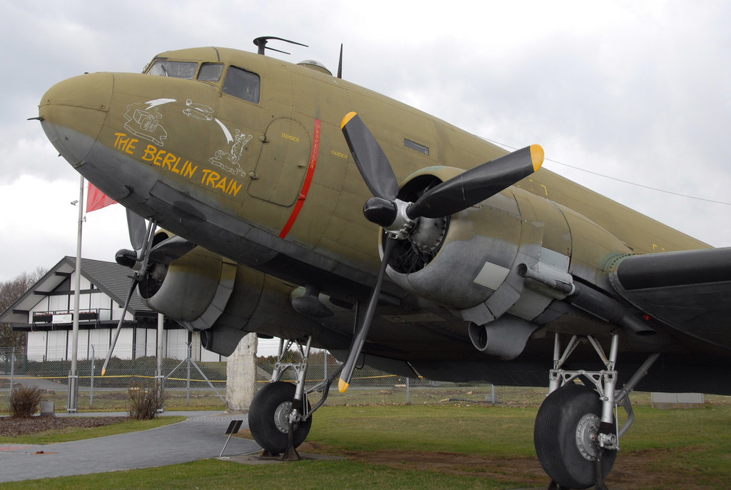 N1350M DC-3 '43-49081'