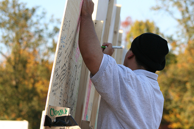 83.ObamaMessageBoard.LincolnMemorial.WDC.7nov08