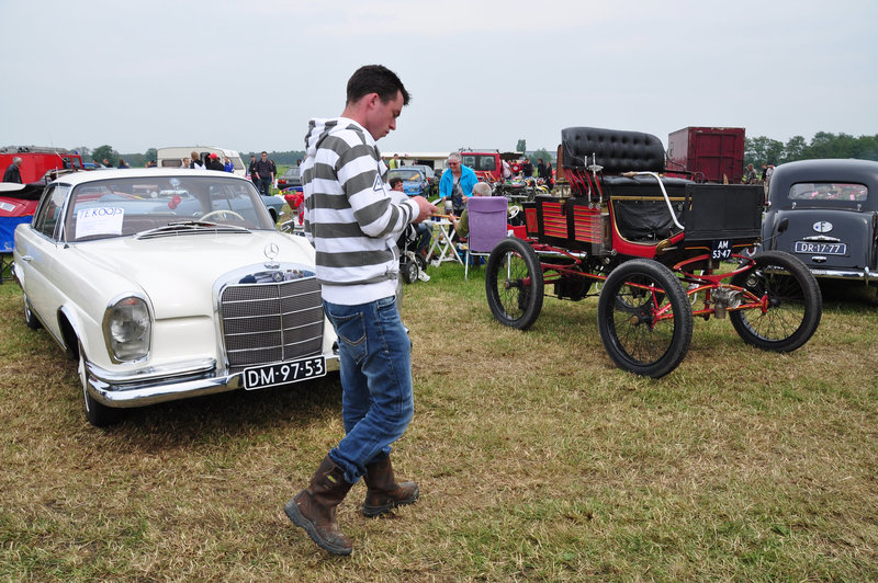 Oldtimershow Hoornsterzwaag – Wearing boots to oldtimer festivals held on grassfields is advisable