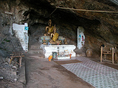 Buddha cave on the Khao Bobid hill
