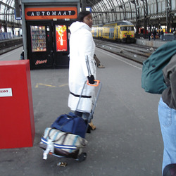 Attractive black Lady in high-heeled boots / Séduisante jeune Dame Noire fétichiste de Talons Hauts !