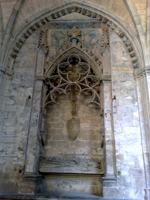 Catedral de Pamplona: Sepulcro en el Claustro