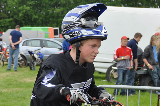 Oldtimershow Hoornsterzwaag – Motorcycle racer before the race