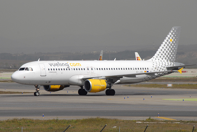 EC-JNA A320-214 Vueling