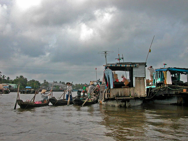 Cái Răng floating market on the Hậu Giang river