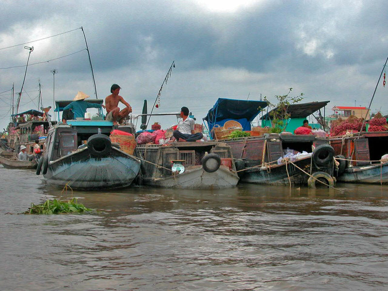 Phung Hiep floating market