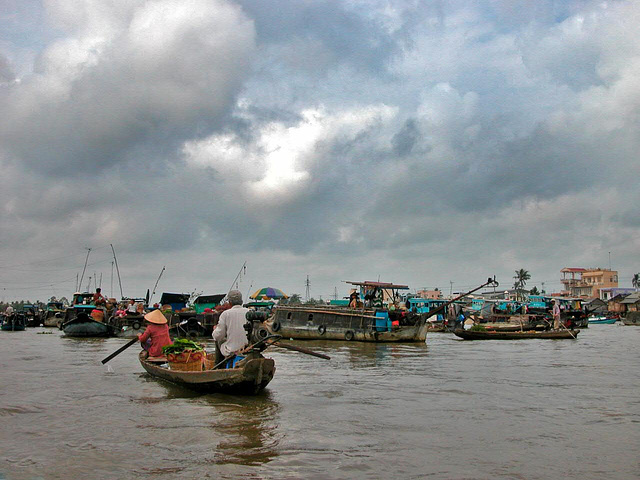 Phung Hiep floating market