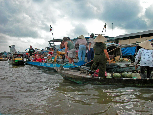 Phung Hiep floating market