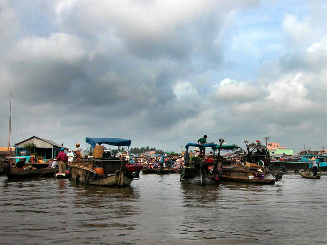 Phung Hiep floating market