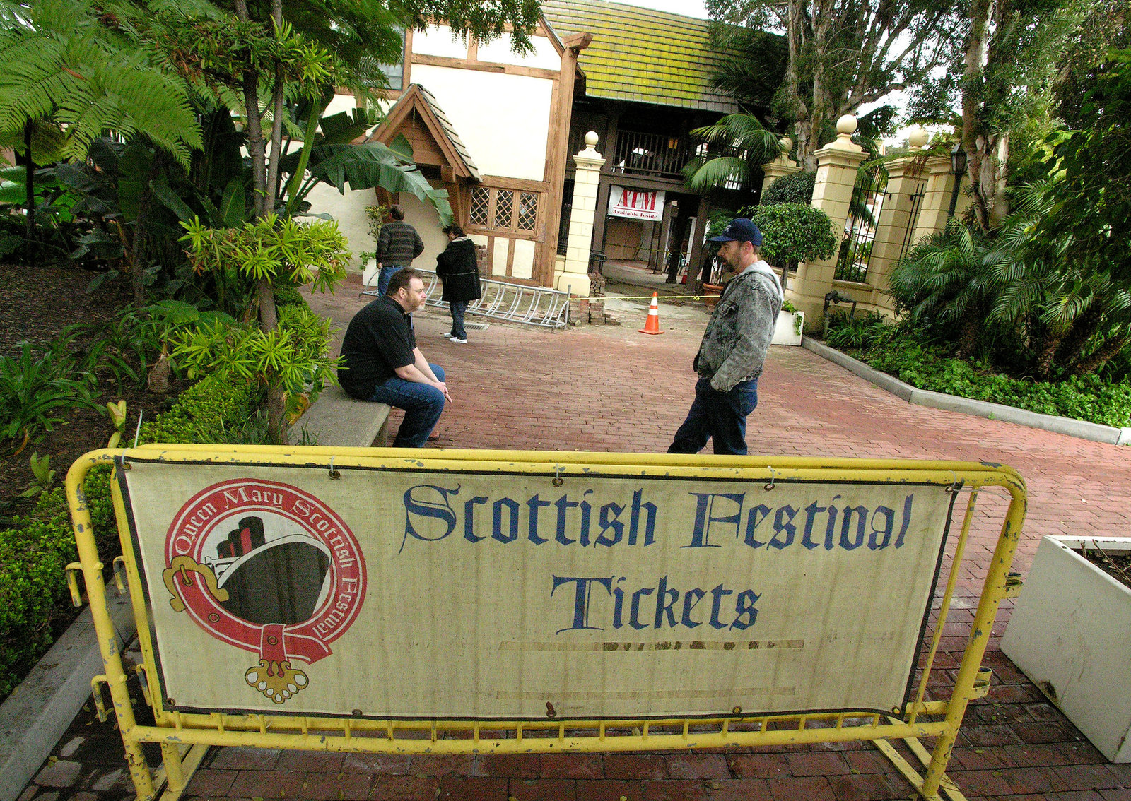 Waiting For The Scottish Festival (8264)
