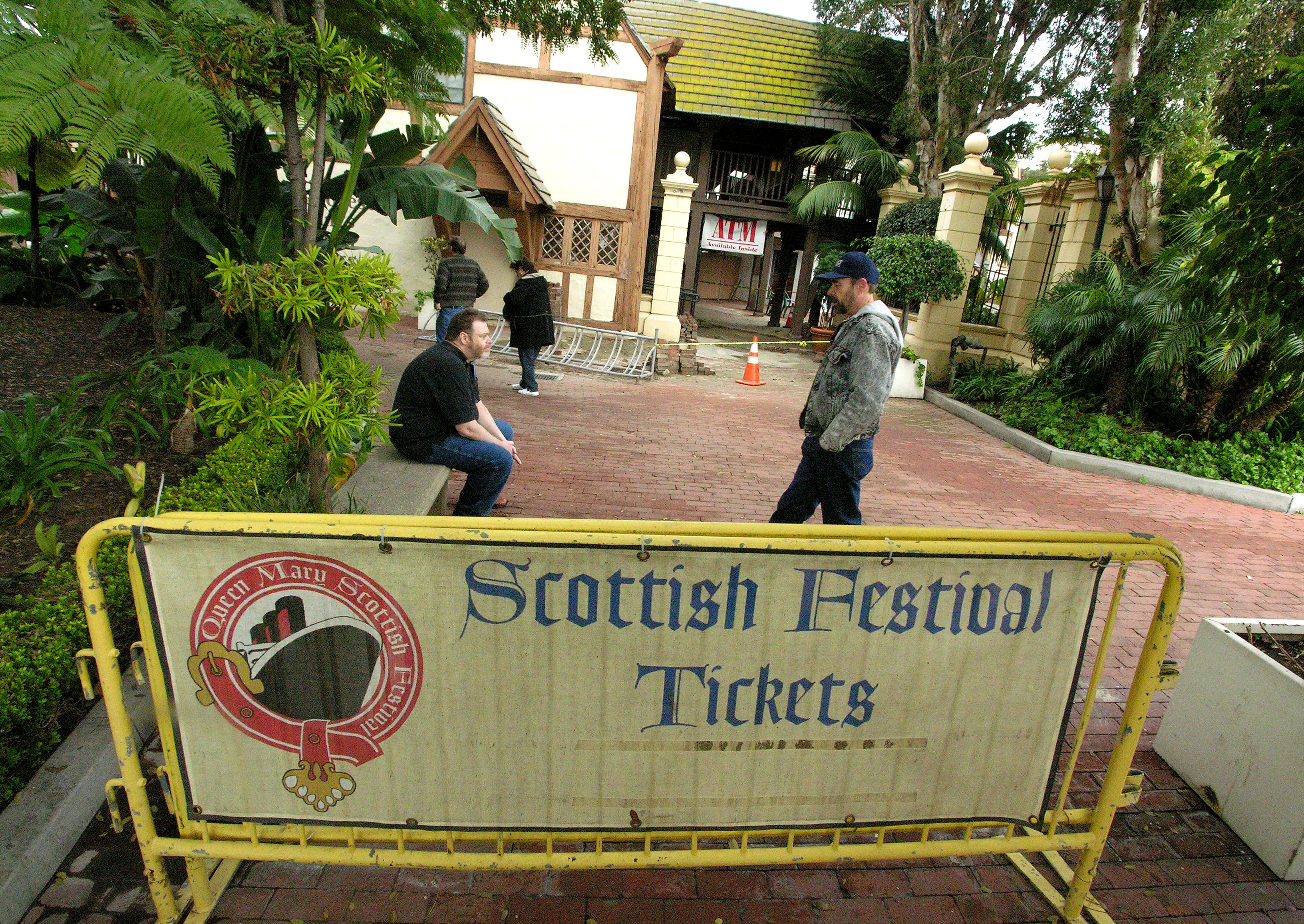 Waiting For The Scottish Festival (8264)