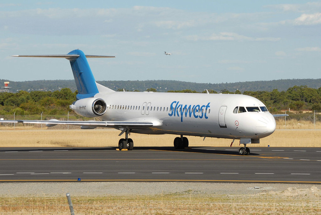 VH-FNT Fokker 100 Skywest Airlines