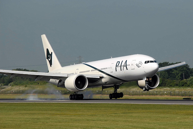 AP-BGZ B777-240ER Pakistan International