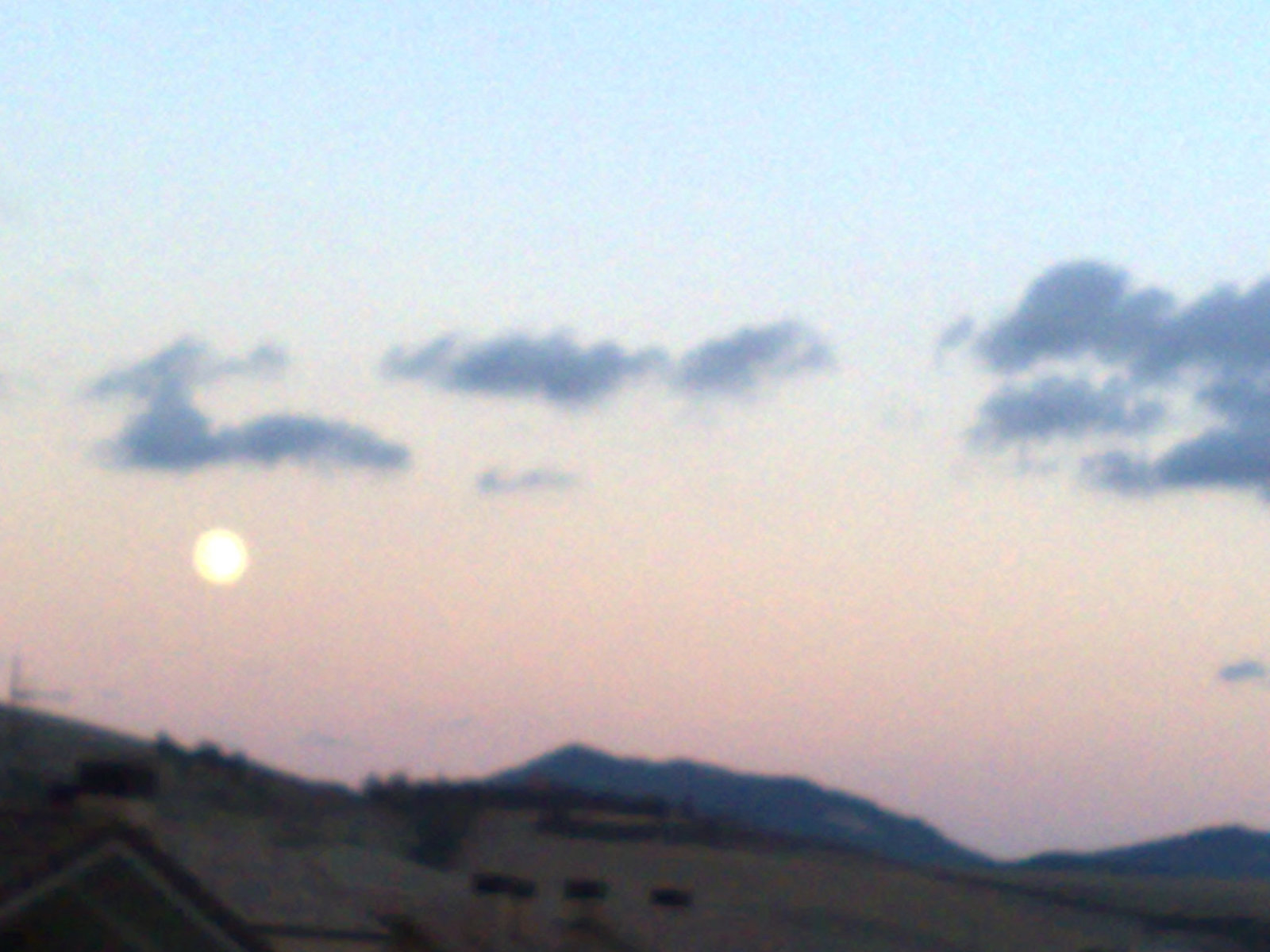 luna llena al atardecer