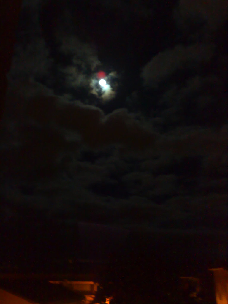 luna entre nubes 2