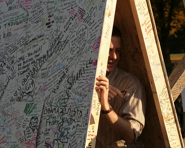 05a.ObamaMessageBoard.LincolnMemorial.WDC.7nov08