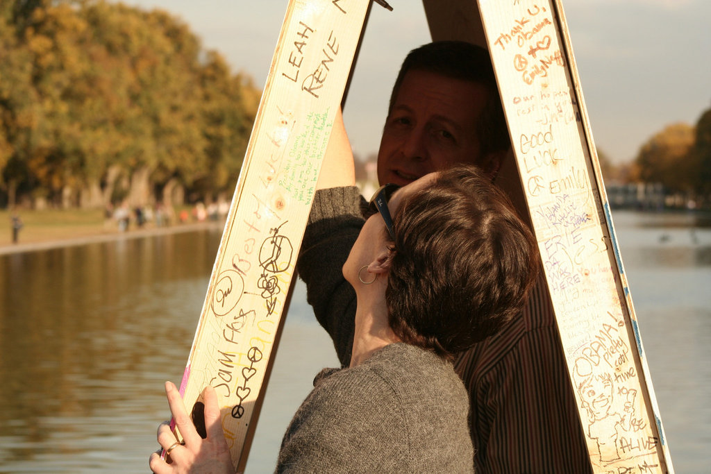 07.ObamaMessageBoard.LincolnMemorial.WDC.7nov08