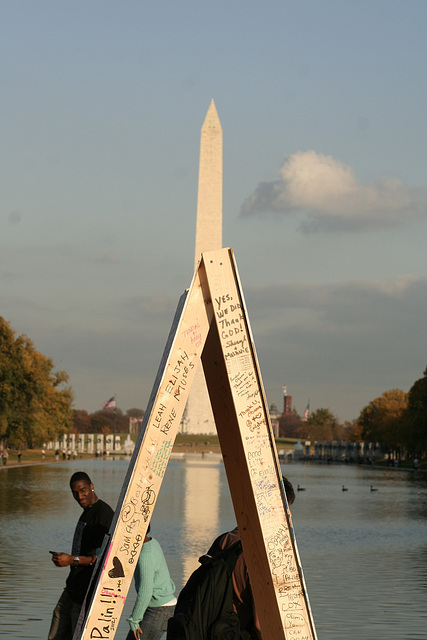 09.ObamaMessageBoard.LincolnMemorial.WDC.7nov08