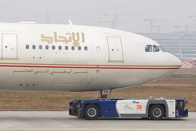 A6-EYP A330-243 Etihad Airways