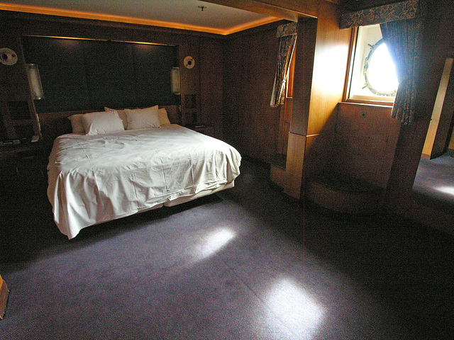 Duke Of Edinburgh Suite Bedroom (8216)