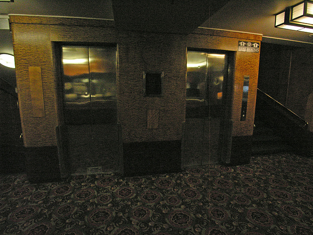 Queen Mary Elevators (8207)