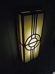 Queen Mary Light Fixture (2819)