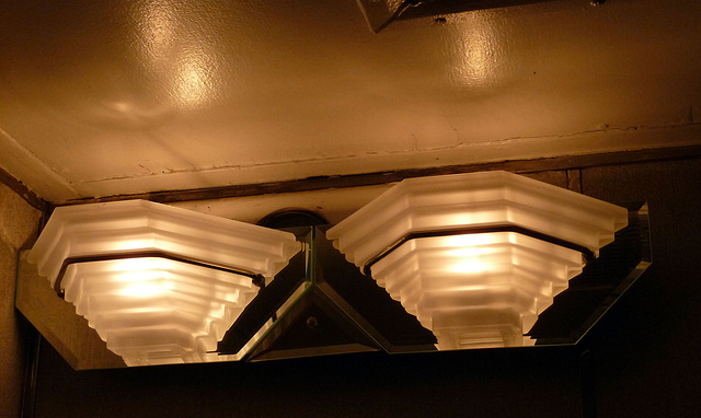 Queen Mary Light Fixtures (2847)