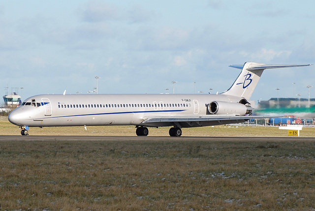 F-GMLK MD-83 Blue Line