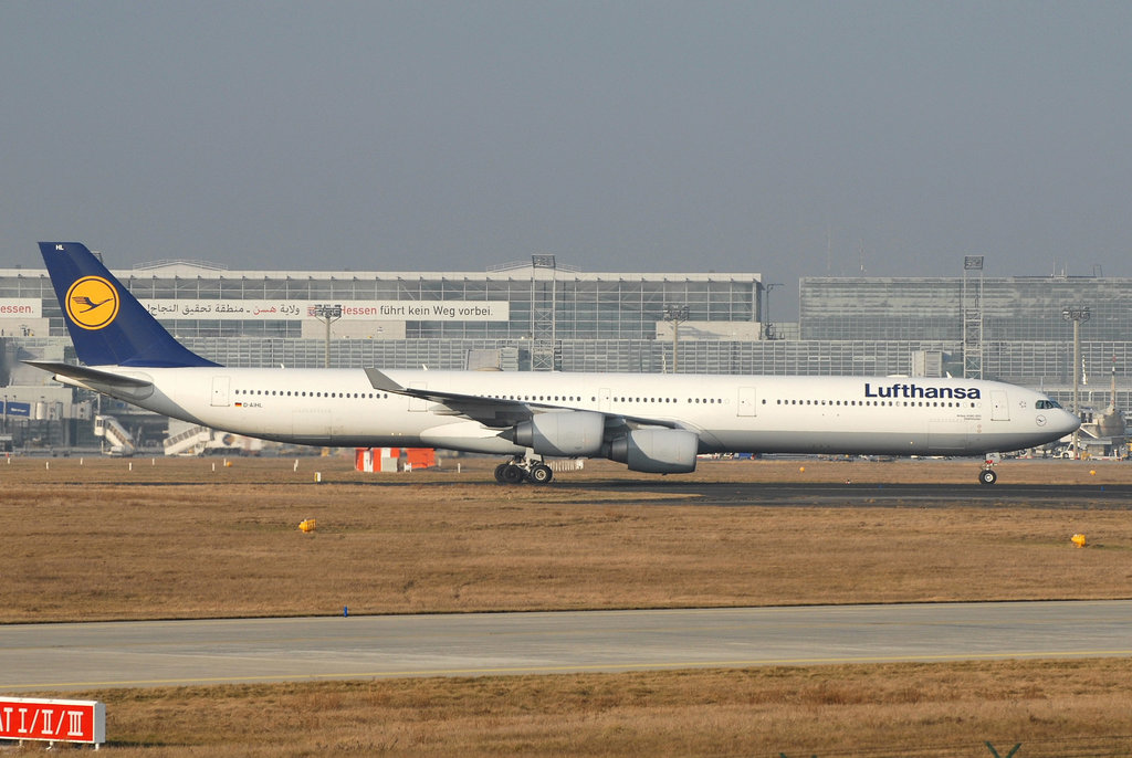 D-AIHL A340-642 Lufthansa