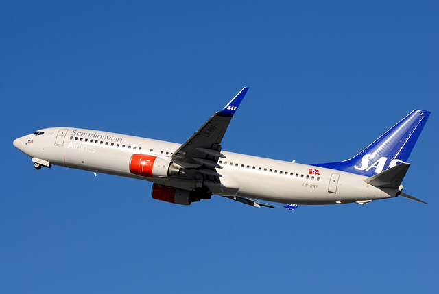 LN-RRF B737-883 SAS Norge