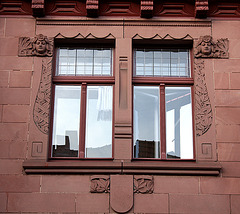 Fenster mit Jugendstildeko