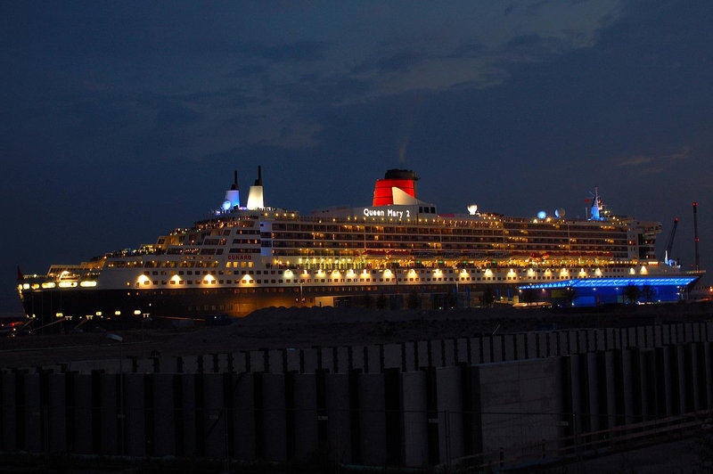 Queen Mary 2 in Hamburg