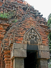 The entrance in the Po Nagar tower