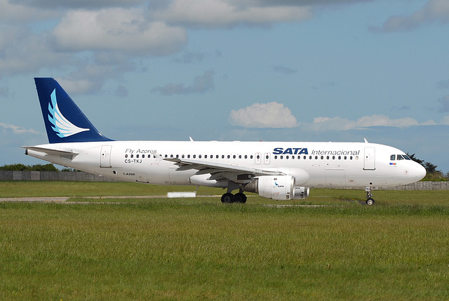 CS-TKJ A320 SATA International