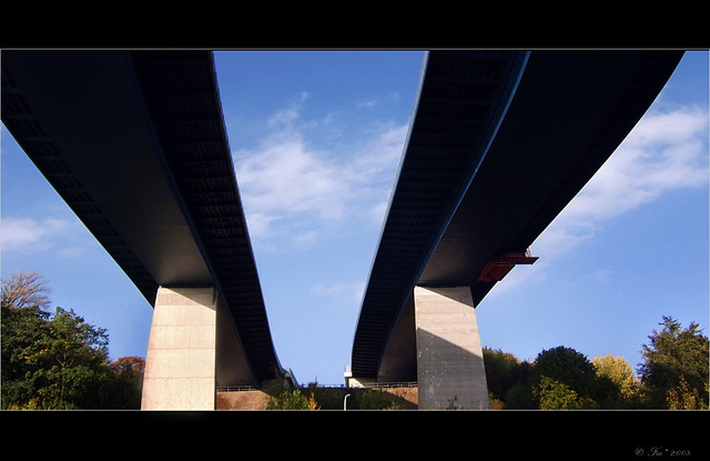 Under the bridge(4)