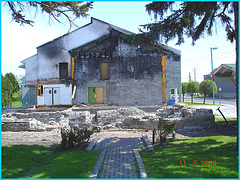 Décombre de feu -   Fire after-effects  Maison Julien -  Dans ma ville / Hometown . Mai 2008
