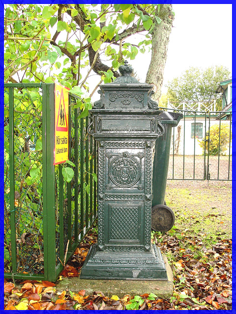 Boîte à courrier Viking / Viking mailbox - Ici le courrier est Roi /  Båstad. Suède