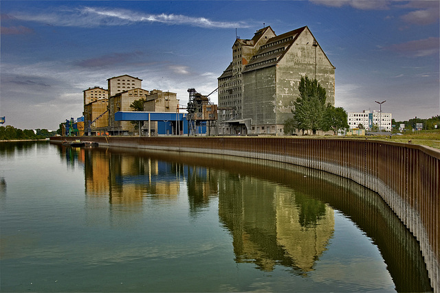 Harbour Albern - 013 - The Reflection