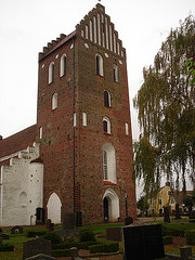 Cimetière et église de Båstad en Suède / Båstad cemetery and chuch in Sweden.