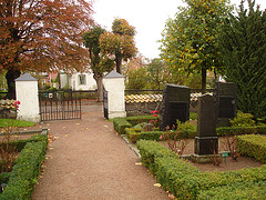 Cimetière et église de Båstad en Suède / Båstad cemetery and chuch in Sweden.