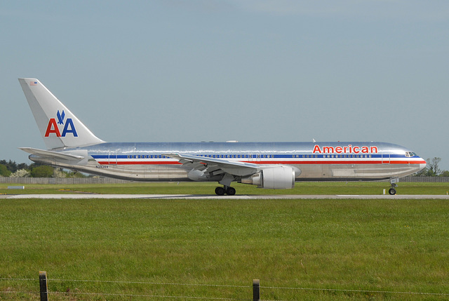 N39364 B767-323ER American Airlines